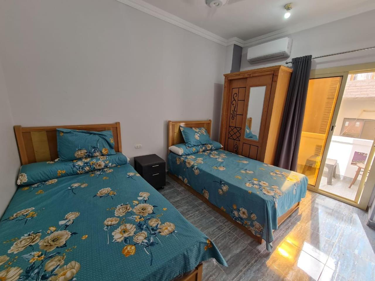 للإيجار اليومي, خطوات من البحر و كارفور Apartment *
